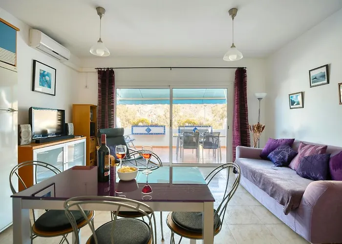 Amarre Pool * פוארטו דה מוגן