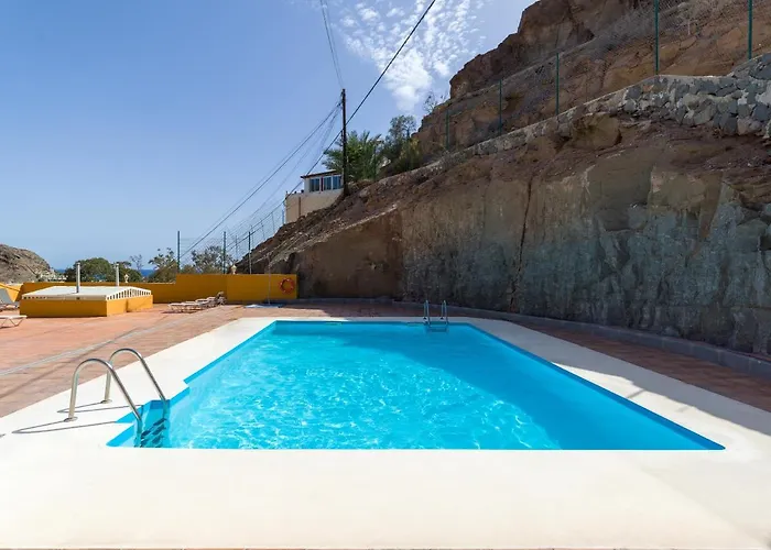 Amarre Pool * פוארטו דה מוגן